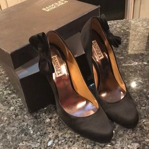 Black badgley mischka pumps